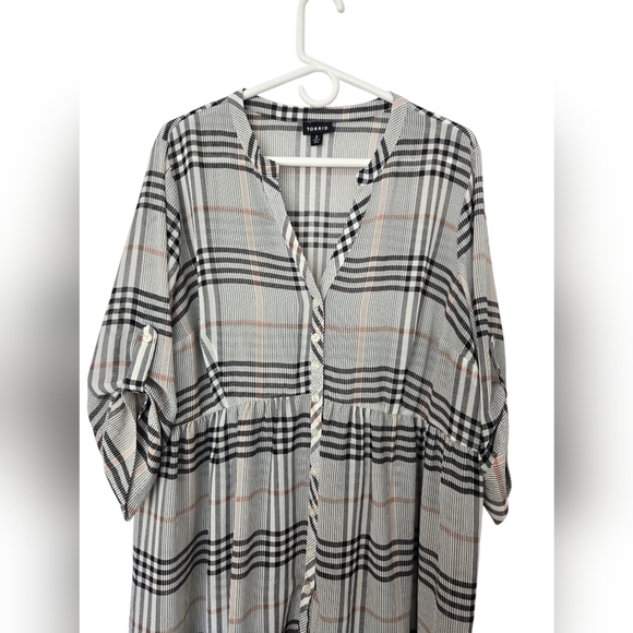 Torrid Sheer Plaid Button-Up Tunic Size 2 EUC - Picture 3 of 4